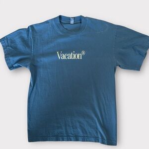 Blue Vacation T-shirt with classic lotion print